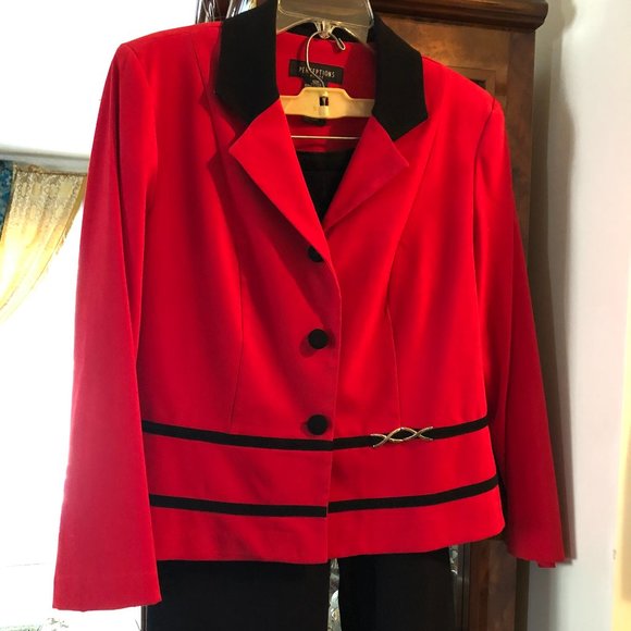 Two piece suit - Picture 1 of 6